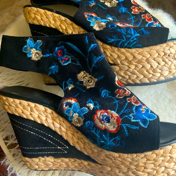 Embroidered Wedge - Picture 2 of 5